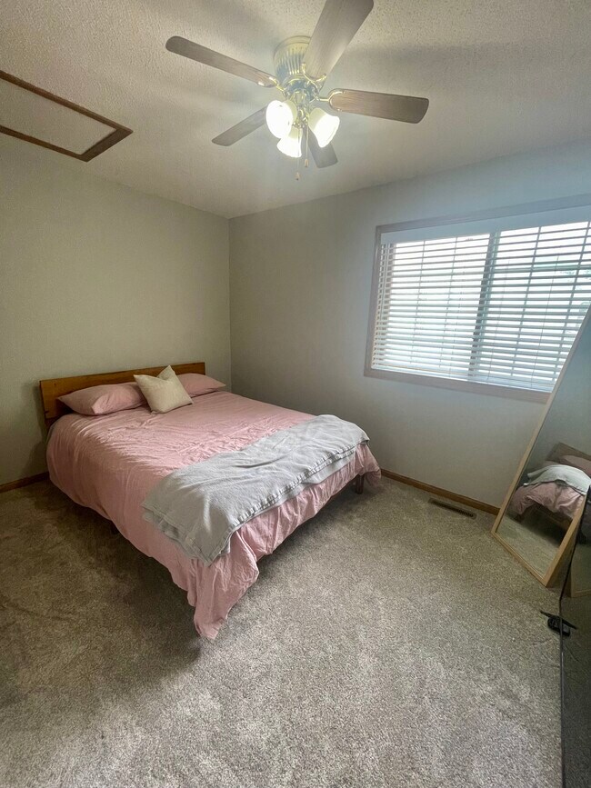 Building Photo - 185 Heather Ln