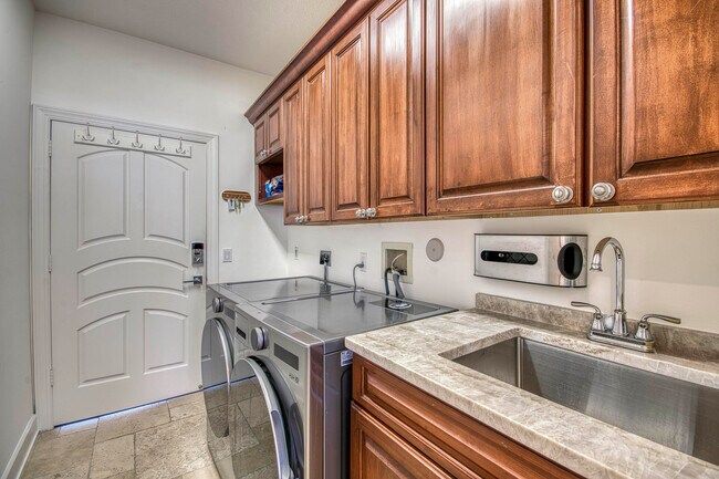 Building Photo - 2245 Monet Rd