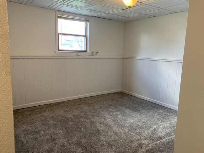 Building Photo - 800 Vassar Cir