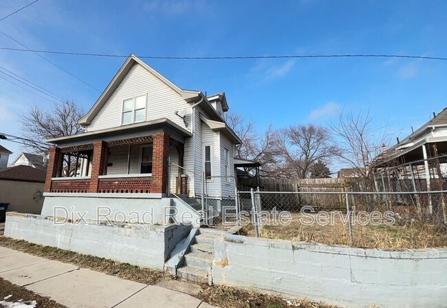 Building Photo - 1715 Warner Ave