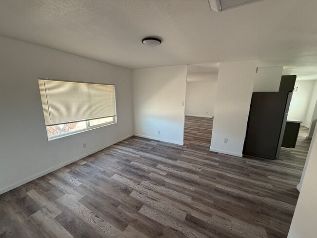 Building Photo - Beautiful fully remodeled 3 bedroom
