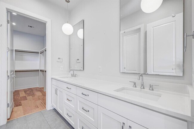 Building Photo - 6401 Keegans Dr