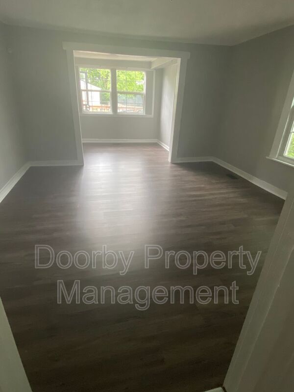 Building Photo - 2700 N Orchard Knob Ave