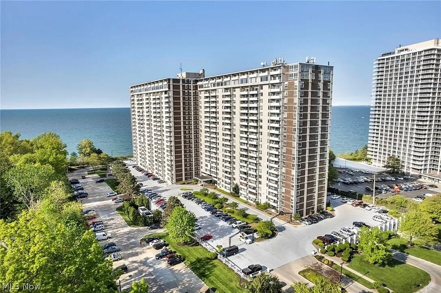 Building Photo - 12900 Lake Ave
