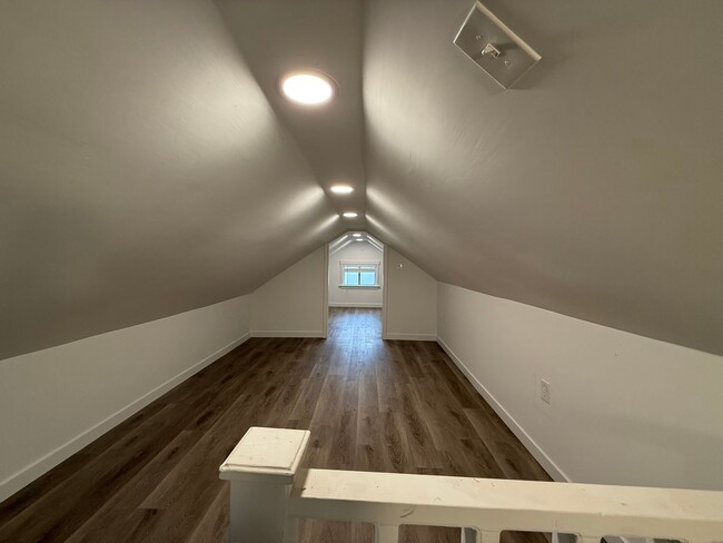 Building Photo - Spacious 3BR + Loft | 2.5BA | Large Yard |...