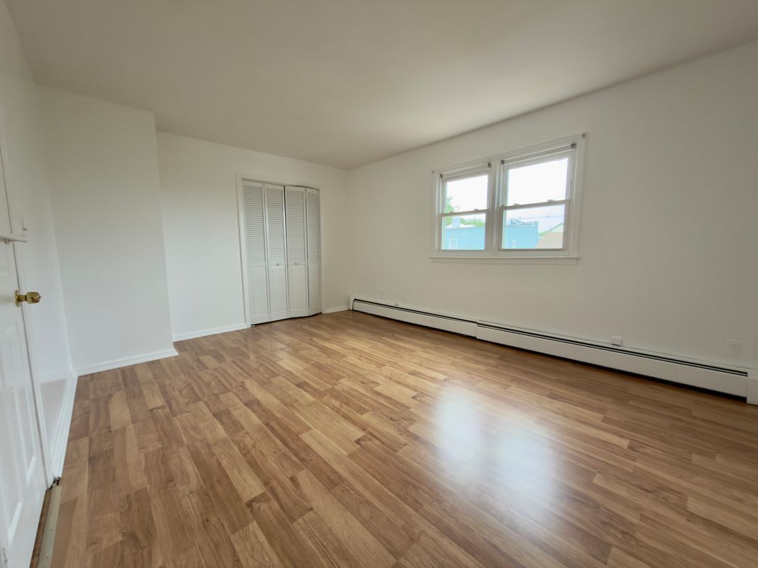 Building Photo - 215 Seaview Ave