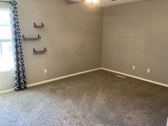 Building Photo - 5024 S 85th East Ave