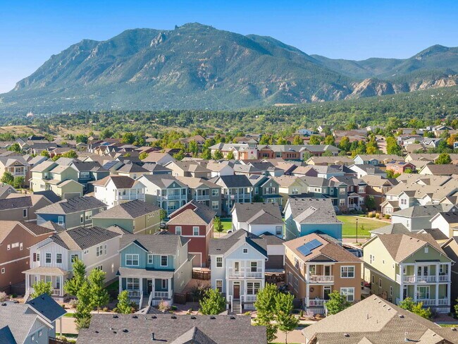 Building Photo - Modern 4 Bedroom, 2 Bathroom Westside Home with Balcony Views of Garden of the Gods!