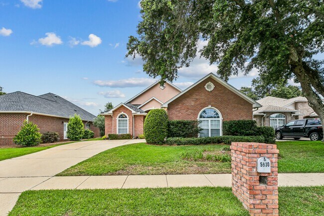Building Photo - 5930 Hermitage Dr