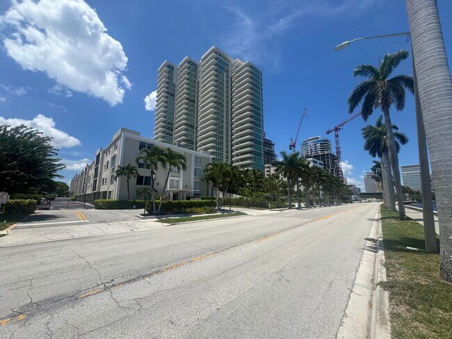Building Photo - 1527 S Flagler Dr
