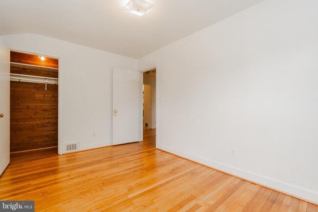 Building Photo - 1226 N Taylor St