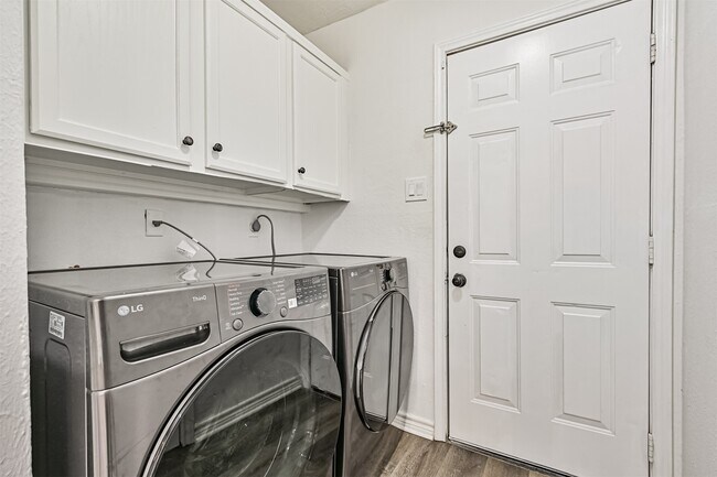 Building Photo - 212 E Castle Harbour Dr