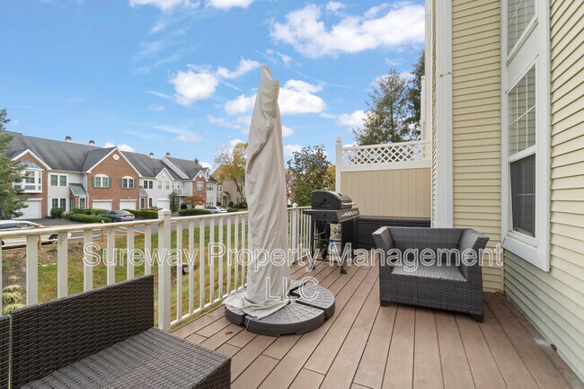 Building Photo - 221 Lookout Pl