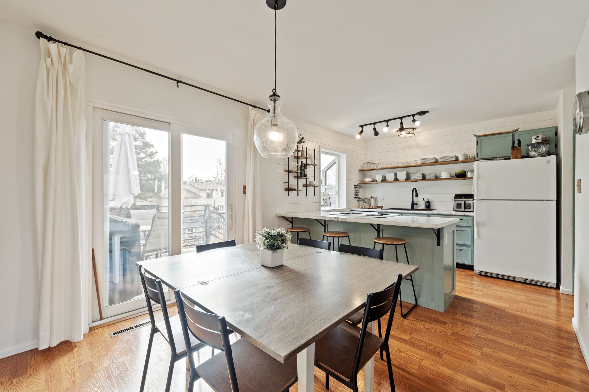 Open-concept dining area adjacent to kitchen - 3418 Stratton Dr