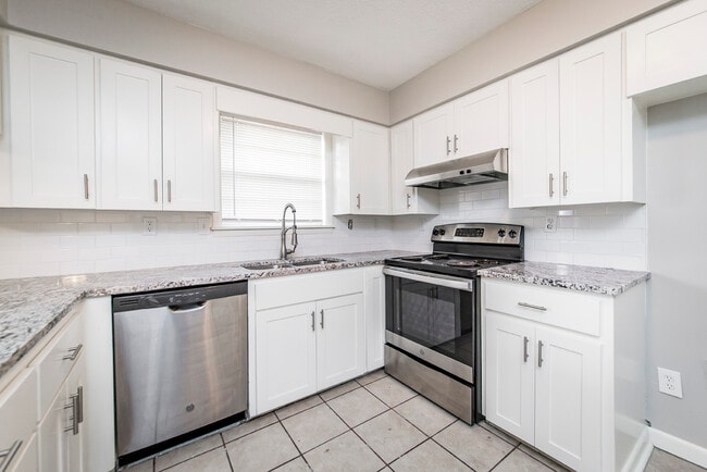 Building Photo - 17 Chalet St