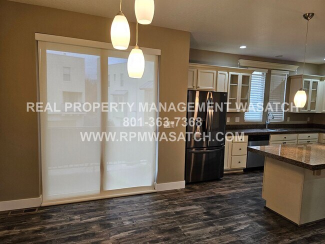 Building Photo - 4 Bedroom 2.5 Bath Town Home in Daybreak!