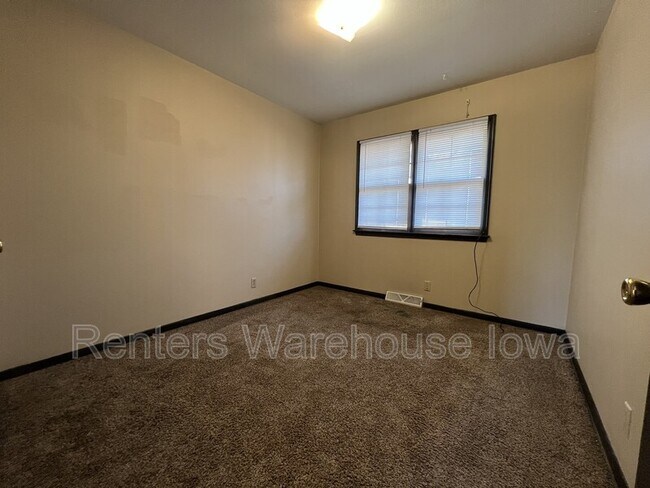 Building Photo - 7425 Wilshire Blvd