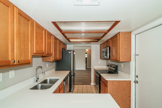 Building Photo - 23106 Mayfair Rd