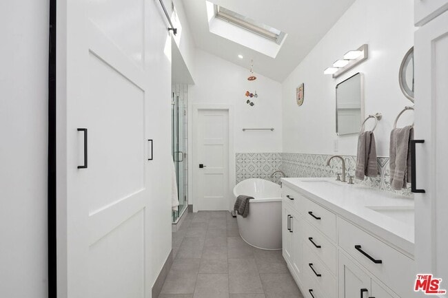 Building Photo - 6521 W 81st St