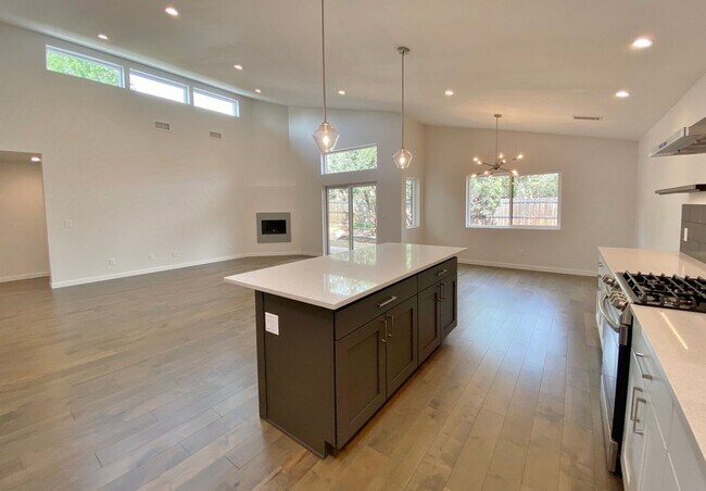 Building Photo - 100 W Hummingbird Ln