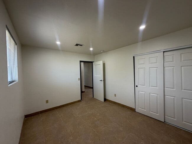 Building Photo - 1741 N 6th Ave