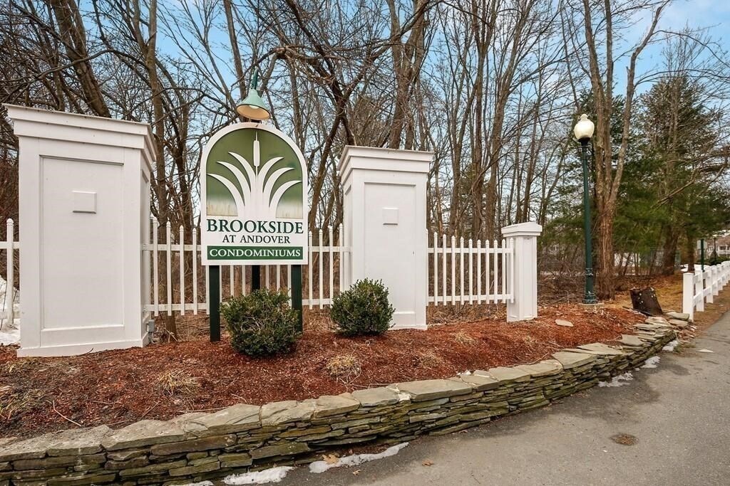 Building Photo - 651 Brookside Dr
