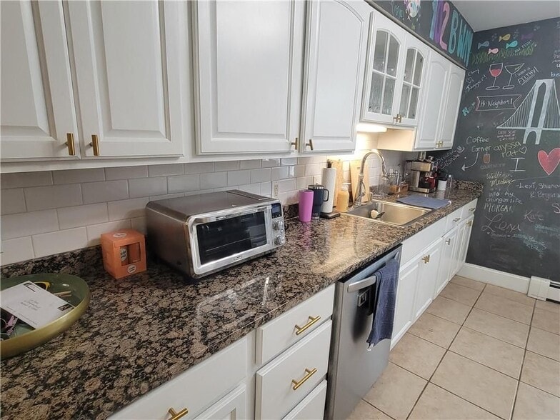 Building Photo - 102 Broadway, 1C