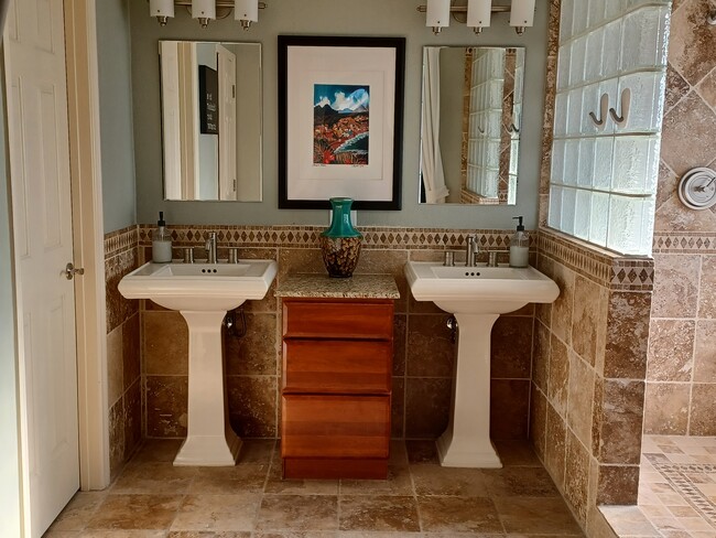 Building Photo - 8169 Sedona Sunrise Dr