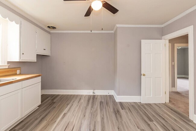 Building Photo - 405 Forest Hill Ave