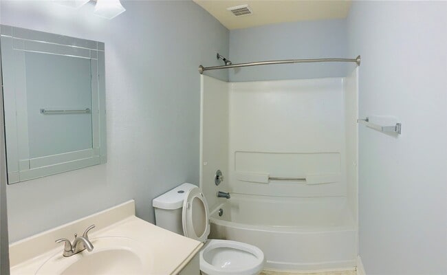 Building Photo - 3923 Carriage Park Row