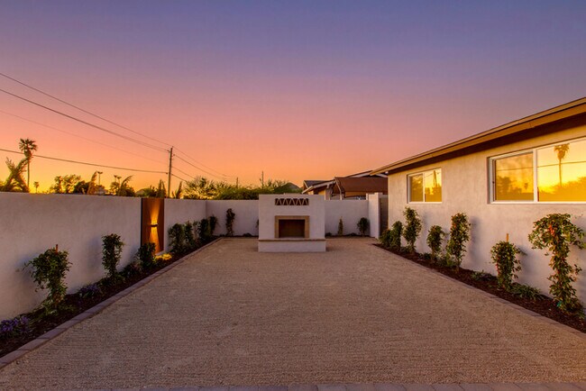 Building Photo - Beautiful 4 Bedroom, 3 Bath Home on an Oversized 18,000 Sq Ft Lot