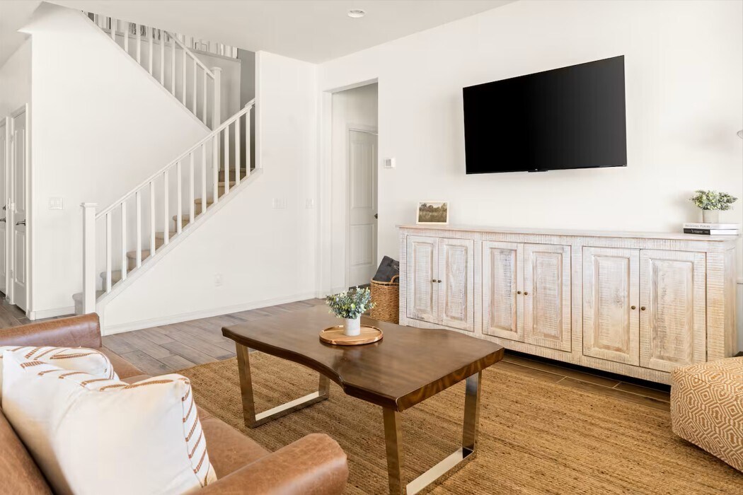 Building Photo - 2437 E Alta Vista Rd