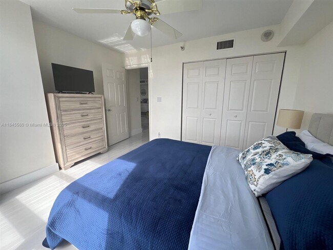 Building Photo - 3530 Mystic Pointe Dr