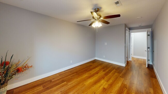Building Photo - 316 S 17th St