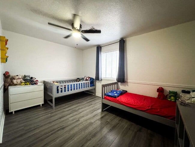 Building Photo - "Charming 3-Bedroom, 2 Bathroom Pool Home in Ocotillo!"