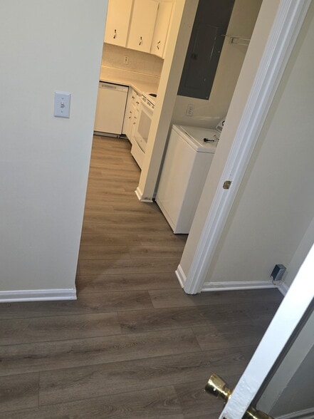 Building Photo - 2110 Kings Gate Cir