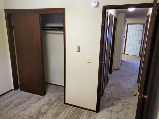 Building Photo - Cozy North Spokane 2BR with New Carpet & Prime Location