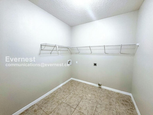Building Photo - 2318 Sebago Dr