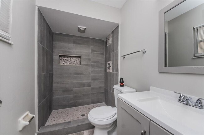 Building Photo - 660 McKinley Ct