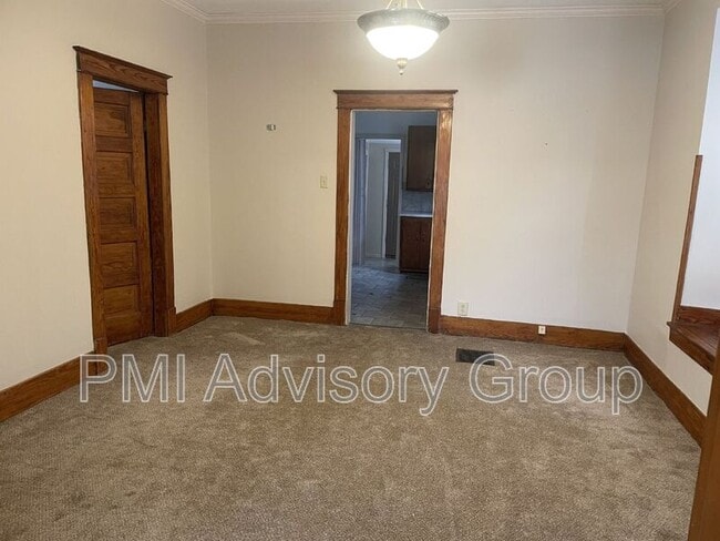 Building Photo - 1000 SW College Ave