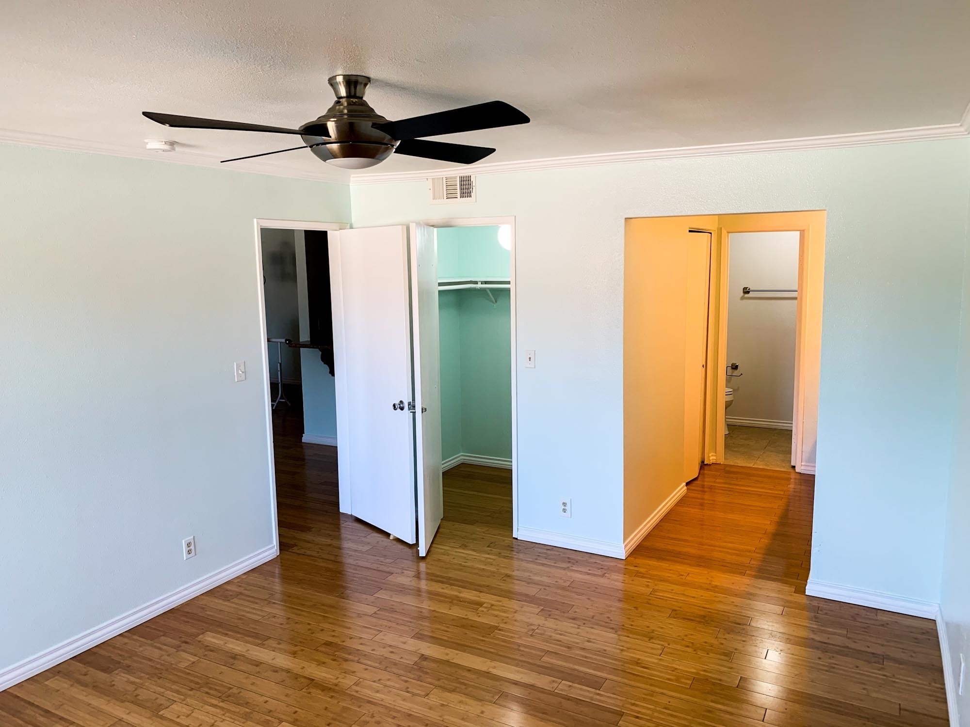 Master bed - 7800 Topanga Canyon Blvd