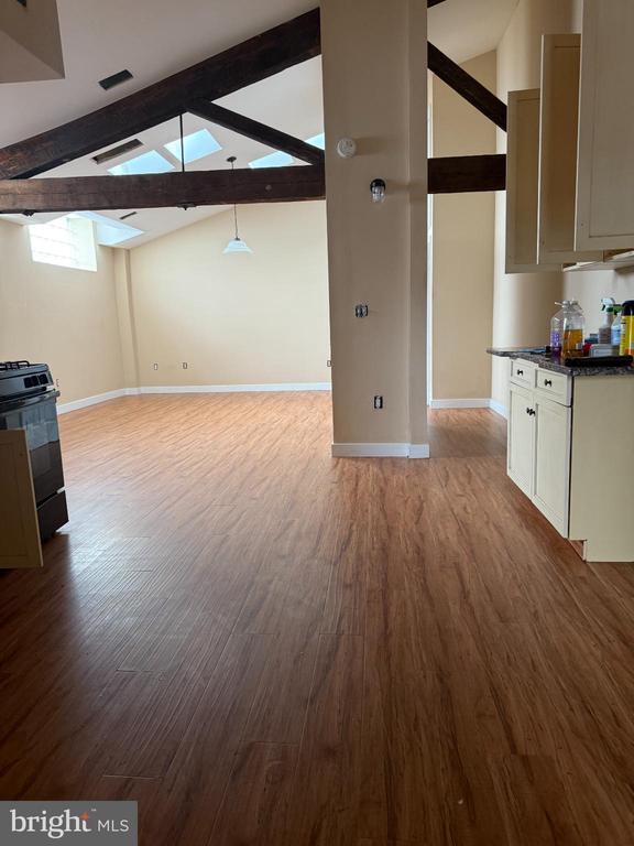 Building Photo - 550 N 52nd St