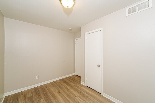 Building Photo - 209 Woodward Dr