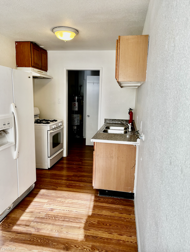 Primary Photo - 1 br, 1 bath Triplex - 358 Gould Street 358