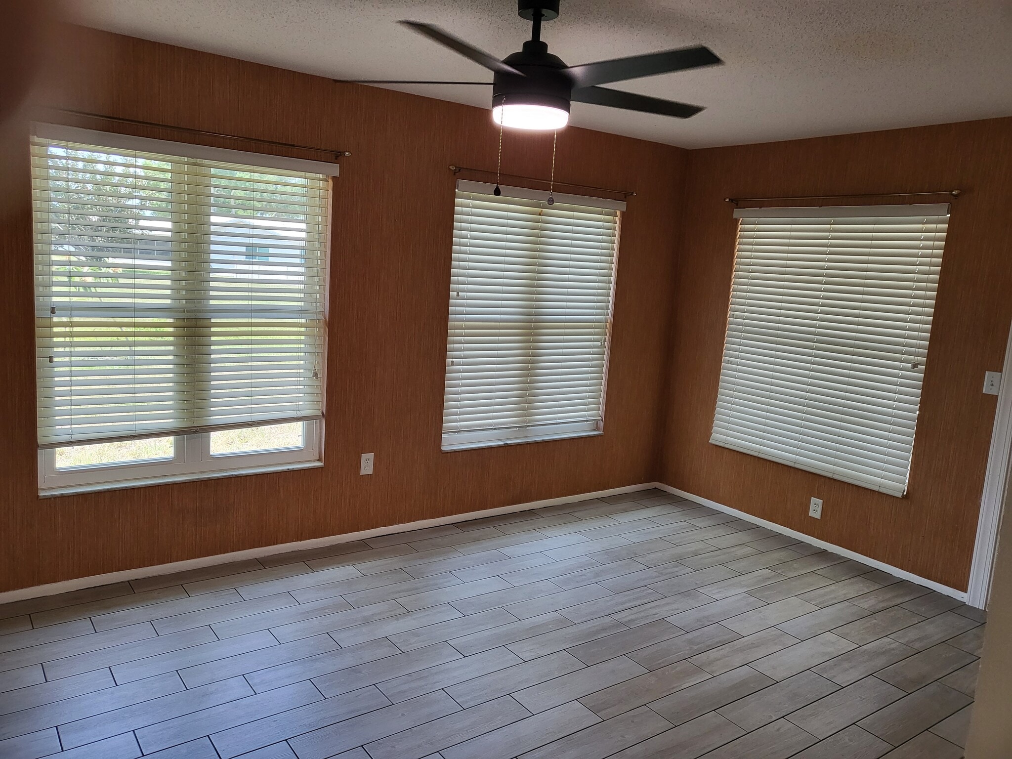 Building Photo - 4210 Oak Ln