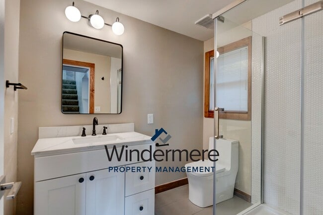 Building Photo - Three Bedroom, Two Bath Waterview