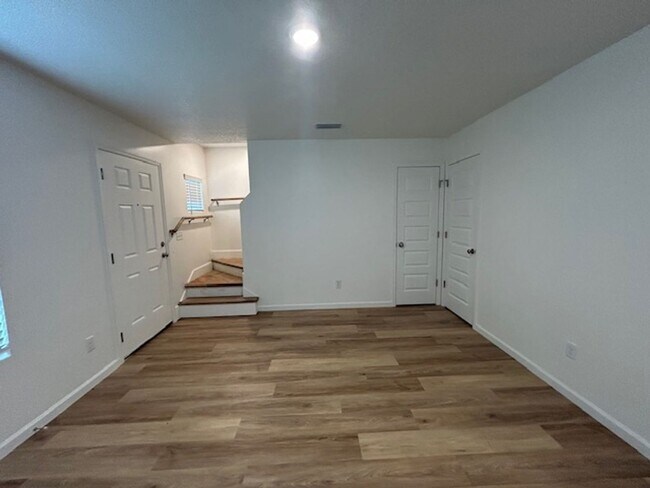 Building Photo - 314 Tomlinson Dr