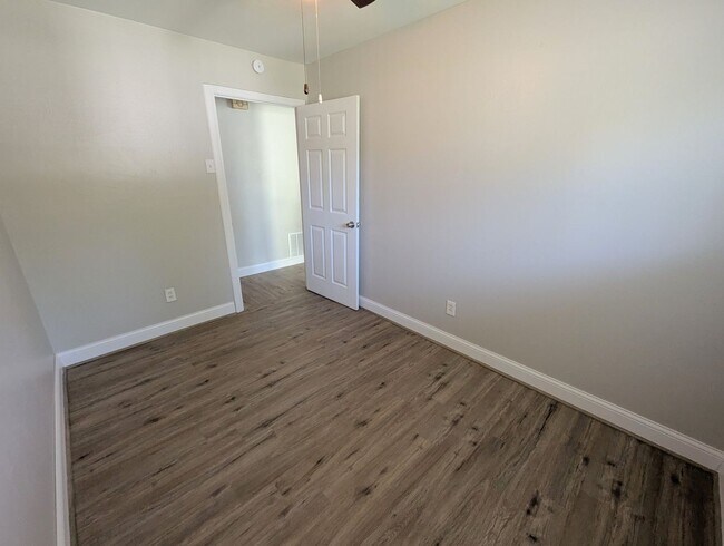 Building Photo - Sunlit Spaces in Florissant - Section 8 Fr...