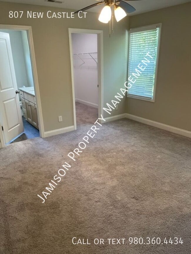 Building Photo - 807 New Castle Ct