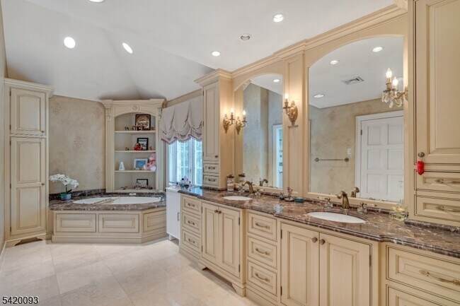 Building Photo - 787 Peach Tree Ln